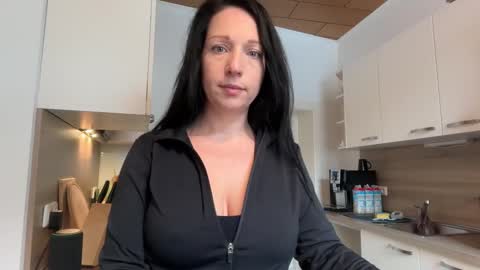 Snapshot of viola_beck chatting on February 14, 2026, 12:24 pm Vio online show from February 14, 2026, 12:24 pm