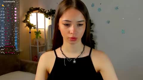 Snapshot of violarivera chatting on January 7, 2026, 9:12 am violarivera online show from January 7, 2026, 9:12 am