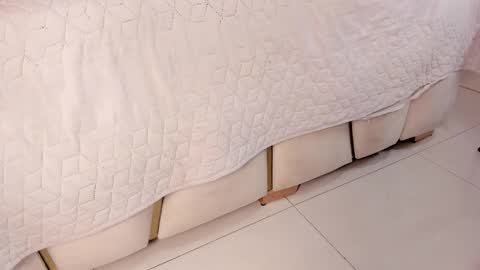 Snapshot of violeet_gray chatting on February 15, 2025, 2:55 pm violeet_gray online show from February 15, 2025, 2:55 pm