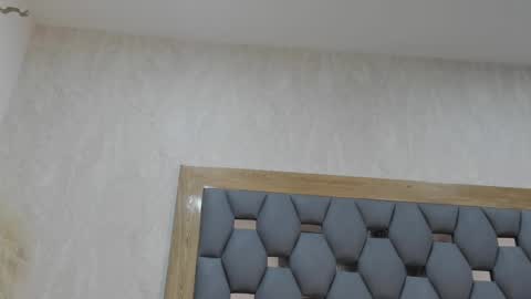 Snapshot of violeet_gray chatting on February 26, 2025, 6:15 am violeet_gray online show from February 26, 2025, 6:15 am