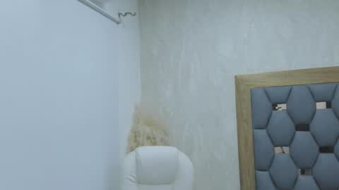 Snapshot of violeet_gray chatting on February 26, 2025, 12:25 pm violeet_gray online show from February 26, 2025, 12:25 pm