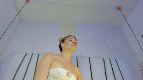 Snapshot of violeet_gray chatting on September 10, 2025, 11:54 am violeet_gray online show from September 10, 2025, 11:54 am