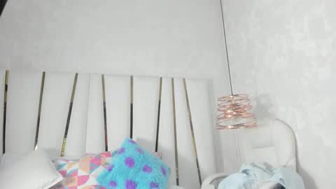 Snapshot of violeet_gray chatting on September 24, 2025, 11:35 am violeet_gray online show from September 24, 2025, 11:35 am