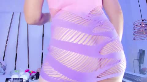 Snapshot of violeet_gray chatting on October 29, 2025, 10:28 am violeet_gray online show from October 29, 2025, 10:28 am