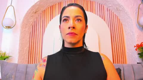 Snapshot of violeet_scottt chatting on June 1, 2026, 10:17 am Violette online show from June 1, 2026, 10:17 am