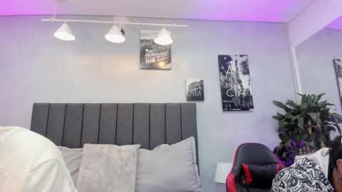 Snapshot of violet_and_myers chatting on November 11, 2025, 11:32 am Violet and Myers online show from November 11, 2025, 11:32 am