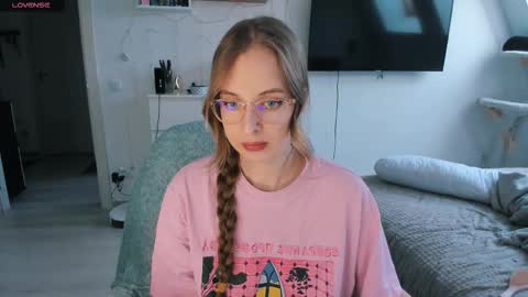 Violet online show from February 16, 2026, 12:56 pm