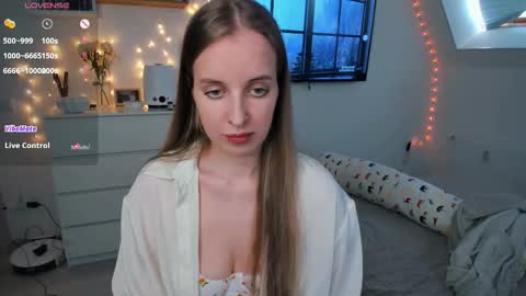 Violet online show from March 5, 2026, 1:18 pm