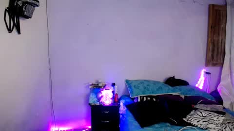 violet_hyuga online show from February 7, 2025, 7:50 am