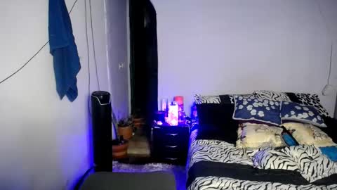 violet_hyuga online show from October 10, 2025, 2:21 am