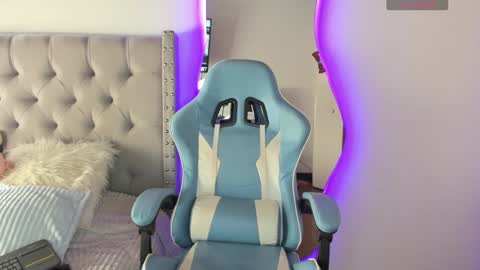 Snapshot of violet_rost chatting on December 14, 2024, 3:25 pm Violet online show from December 14, 2024, 3:25 pm