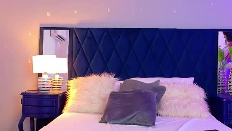 Violet  online show from May 5, 2026, 6:38 pm