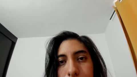Snapshot of violet_sg chatting on April 27, 2026, 3:43 pm violet online show from April 27, 2026, 3:43 pm
