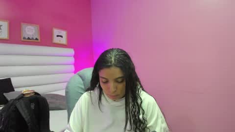 violet_sinclair online show from April 27, 2026, 11:19 am