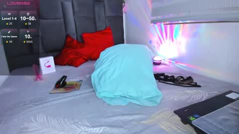 violett taylor online show from February 1, 2025, 5:18 am