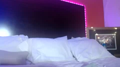 violet_winter97 online show from February 1, 2026, 6:01 am