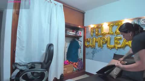 Violet  online show from September 19, 2025, 2:35 am