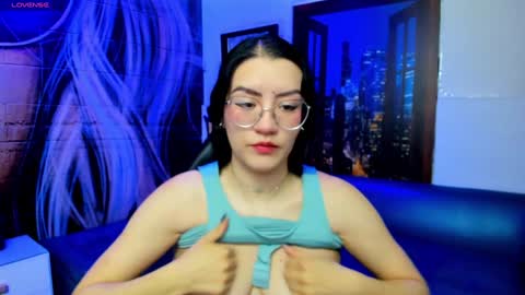 Snapshot of violeta_diazz chatting on December 28, 2024, 9:19 pm     online show from December 28, 2024, 9:19 pm