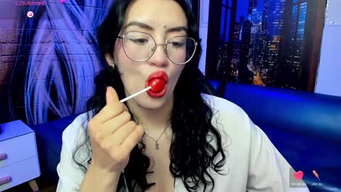 Snapshot of violeta_diazz chatting on January 23, 2025, 10:11 pm     online show from January 23, 2025, 10:11 pm