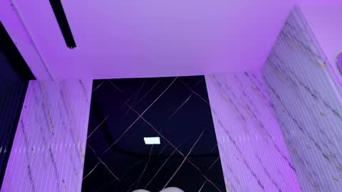 violeta london online show from May 10, 2026, 3:01 am