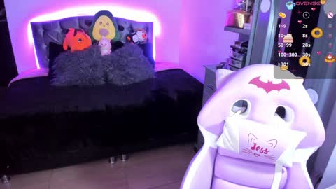 Violeta  Help me reach 150 thumbs up    online show from December 27, 2024, 2:14 am