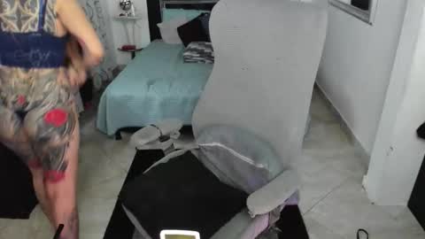 Snapshot of violetacrow chatting on March 15, 2026, 5:24 am Violeta online show from March 15, 2026, 5:24 am