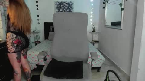Snapshot of violetacrow chatting on April 16, 2026, 4:46 am Violeta online show from April 16, 2026, 4:46 am