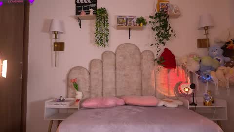 Snapshot of violeth___ chatting on February 13, 2026, 1:07 pm violeth___ online show from February 13, 2026, 1:07 pm