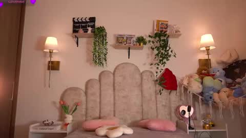 Snapshot of violeth___ chatting on February 17, 2026, 1:18 pm violeth___ online show from February 17, 2026, 1:18 pm