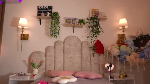 Snapshot of violeth___ chatting on February 18, 2026, 1:07 pm violeth___ online show from February 18, 2026, 1:07 pm