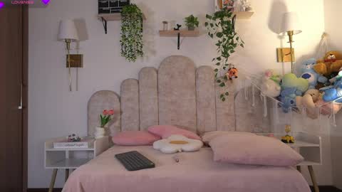 violeth___ online show from March 31, 2026, 10:48 am