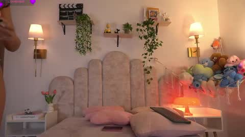 violeth___ online show from April 13, 2026, 1:16 pm