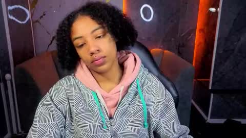 violeth_b online show from November 17, 2025, 12:44 pm