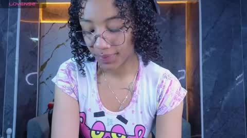 Snapshot of violeth_b chatting on May 25, 2026, 12:44 pm violeth_b online show from May 25, 2026, 12:44 pm