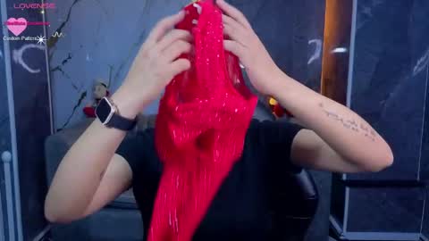 Snapshot of violeth_b chatting on June 5, 2026, 1:39 pm violeth_b online show from June 5, 2026, 1:39 pm
