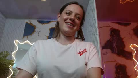 violethh_tay online show from February 26, 2026, 9:14 pm