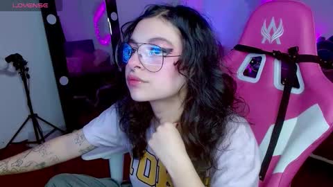   online show from October 19, 2025, 7:03 pm