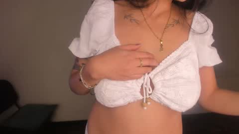 Snapshot of violetskinny chatting on January 28, 2025, 11:17 pm violetskinny online show from January 28, 2025, 11:17 pm