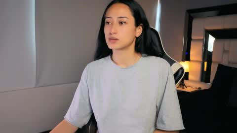 violetskinny online show from April 8, 2026, 8:53 pm