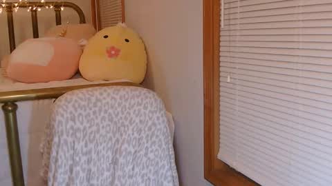 Snapshot of violetskyesx chatting on February 12, 2026, 12:27 am Violet Skye online show from February 12, 2026, 12:27 am