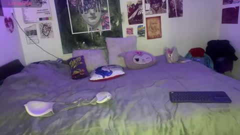 violett_dante online show from October 28, 2025, 6:39 am