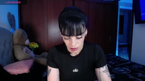 violett  Independent model online show from September 25, 2025, 10:57 pm