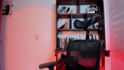 Snapshot of violett_red chatting on May 1, 2026, 10:14 pm Violeta online show from May 1, 2026, 10:14 pm