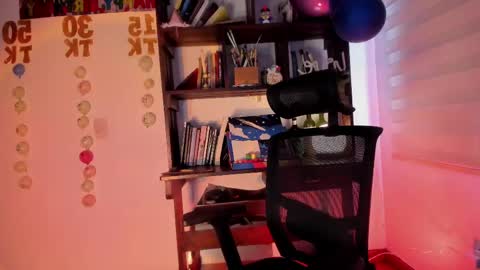 Snapshot of violett_red chatting on May 27, 2026, 9:56 pm Violeta online show from May 27, 2026, 9:56 pm