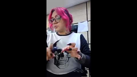 Snapshot of violett_sykes chatting on June 9, 2026, 1:23 pm violett_sykes online show from June 9, 2026, 1:23 pm