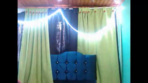 violetta_dreams online show from April 15, 2026, 8:31 pm