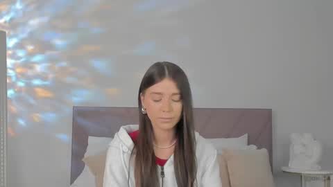 violetta_finch online show from March 11, 2025, 10:07 am