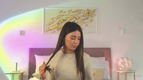 violetta_finch online show from September 25, 2025, 1:37 pm