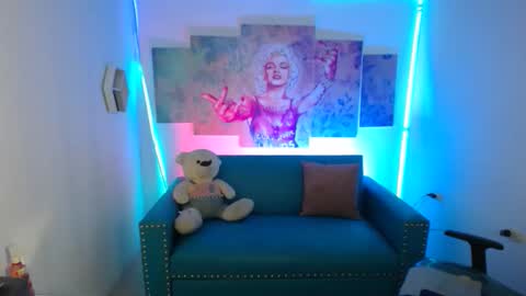 Snapshot of violetta_m_ chatting on February 15, 2026, 12:14 pm Violeta online show from February 15, 2026, 12:14 pm