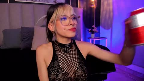 Violetta nur online show from December 5, 2024, 8:11 am